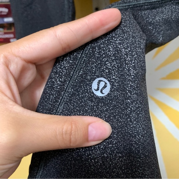 Lululemon Speed Up Tight Full-On Luxtreme 28" in Luminosity Foil Black Silver - Picture 10 of 11